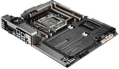 Asus SABERTOOTH X99 - Alaplap